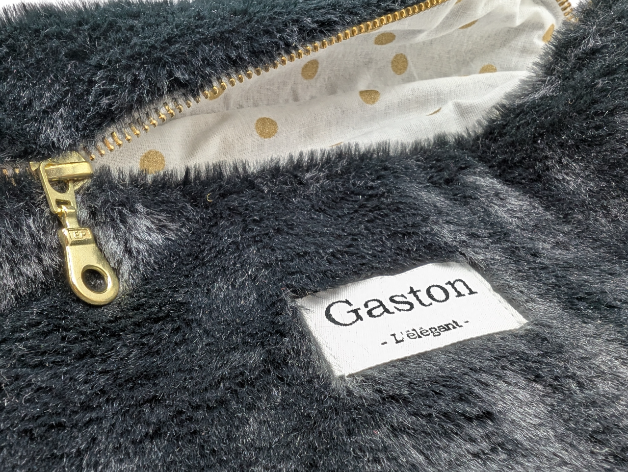 Banane fausse fourrure noire